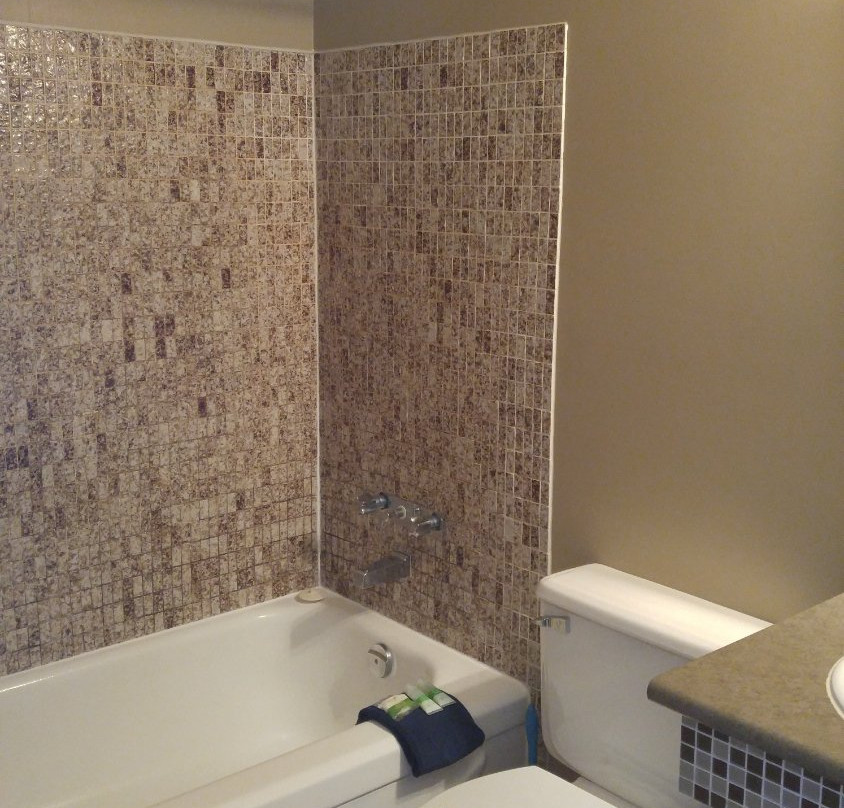 Malahat Bungalows Motel主图
