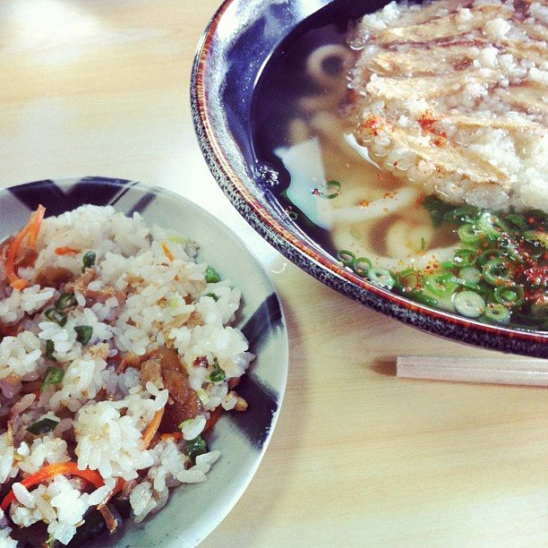 都城市餐馆和美食-Yabushige Udon Kawa Higashi