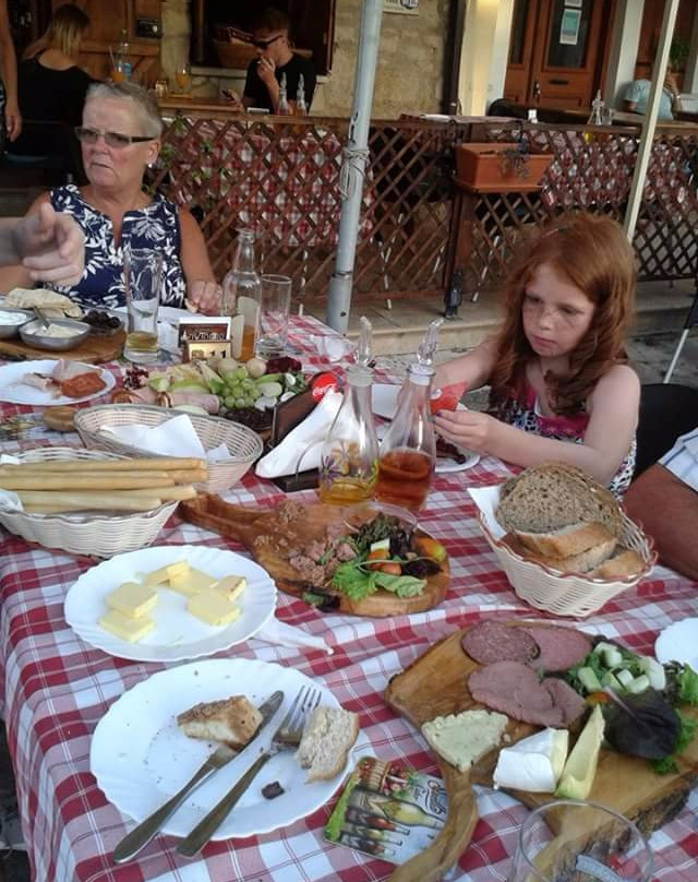 库克利亚餐馆和美食-Sophia's Unwined