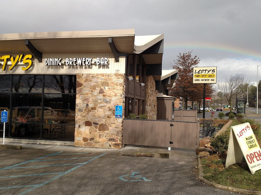 Lefty's Main Street Grille