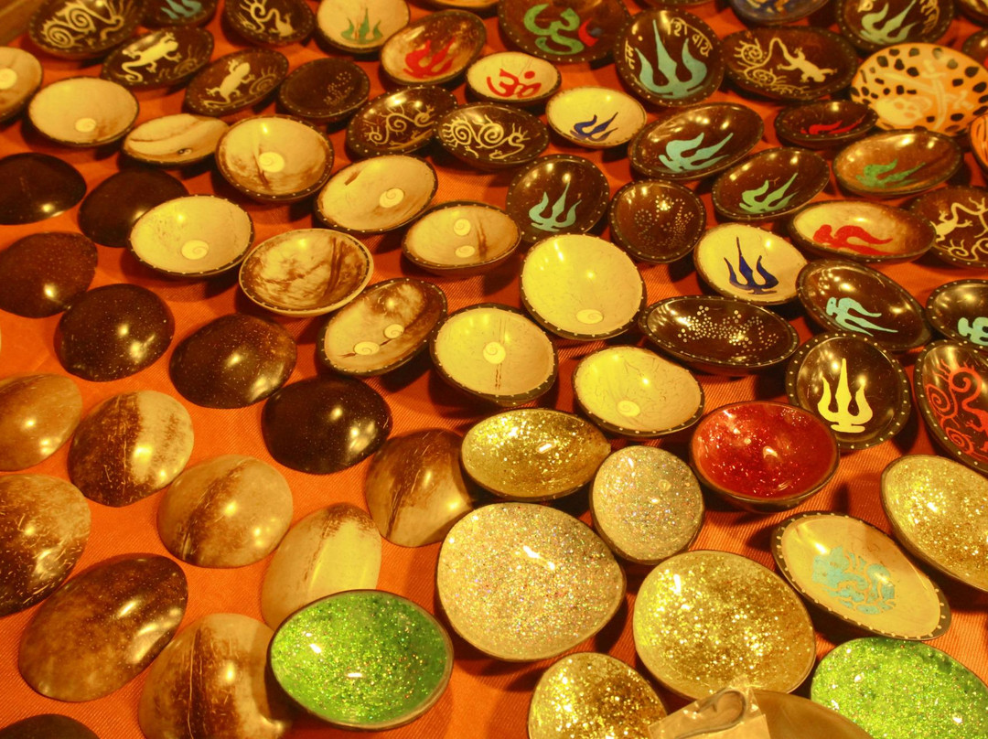 Mackie’s Saturday Nite Bazaar-巴格海滩必去景点