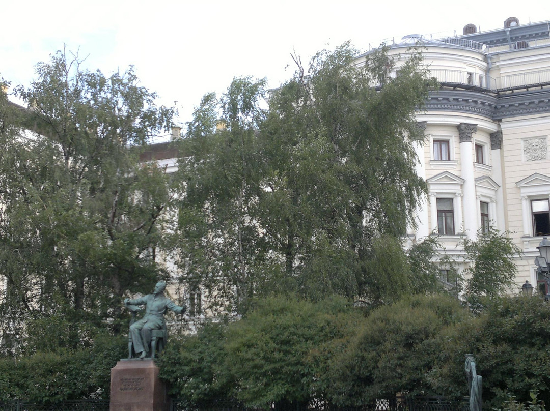 Chaikovskiy Statue景点图片