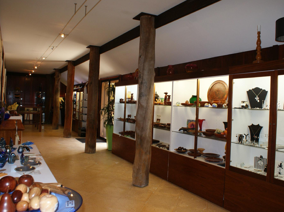 John Streater Fine Furniture Gallery-雅林角必去景点