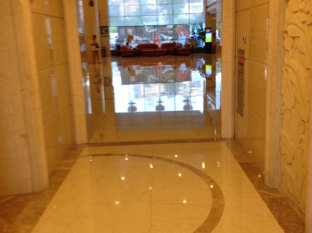 山水大酒店主图