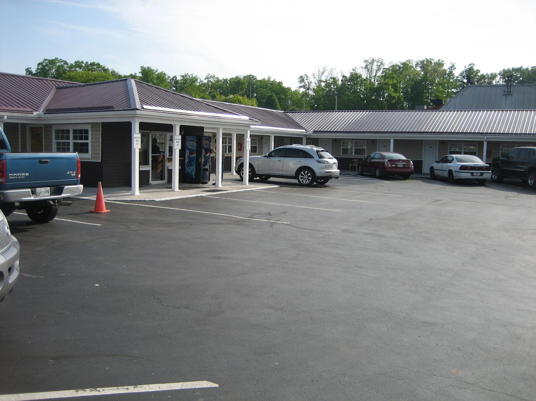 Turnpike Motel主图