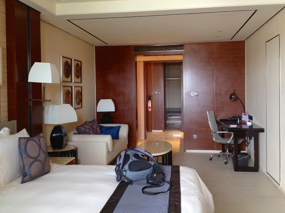 三亚中心皇冠假日酒店主图