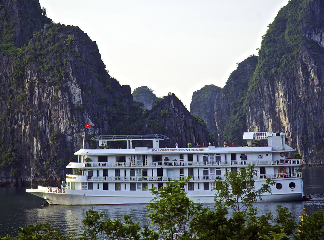 Halong Emotion Cruises Private Charter-团洲岛必去景点