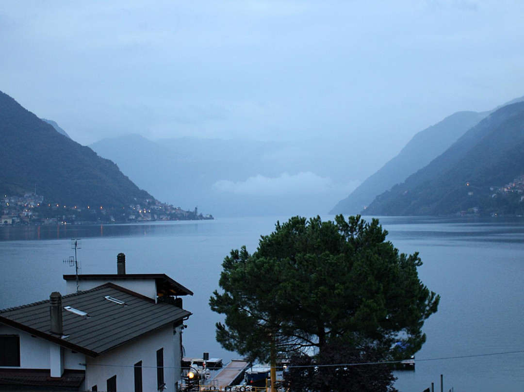 Pognana Lario酒店住宿-瓦波雷餐厅酒店