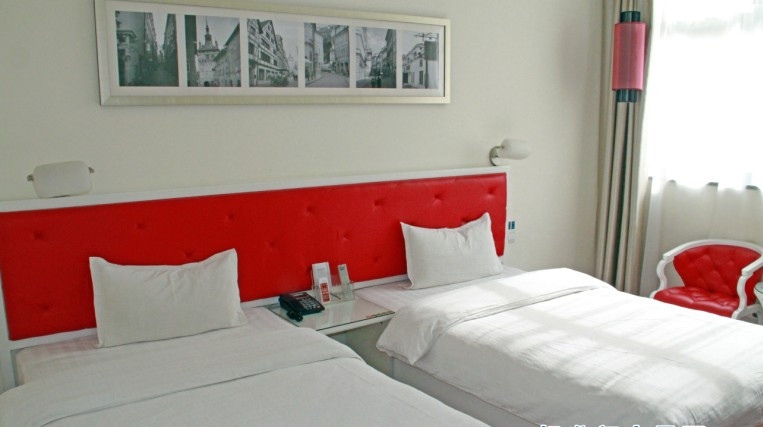 诺威假日酒店主图