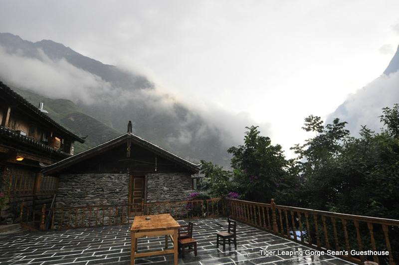 虎跳峡山泉客栈主图