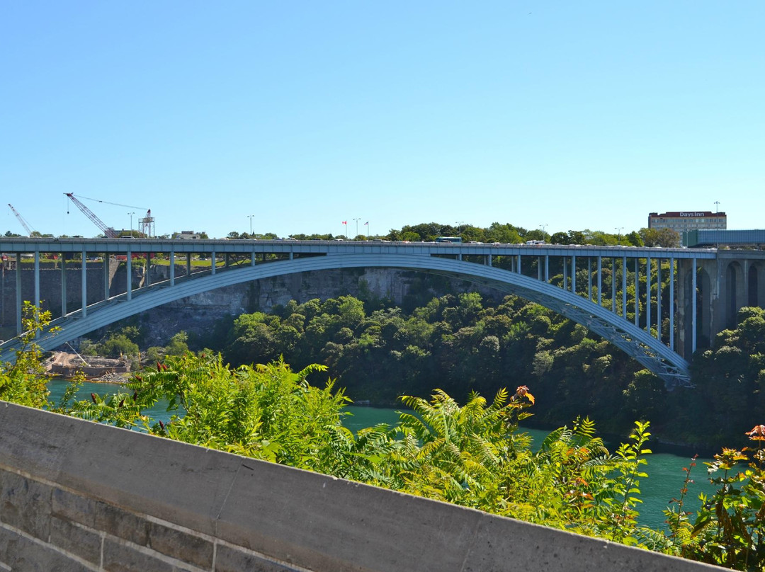 Rainbow Bridge-尼亚加拉大瀑布必去景点