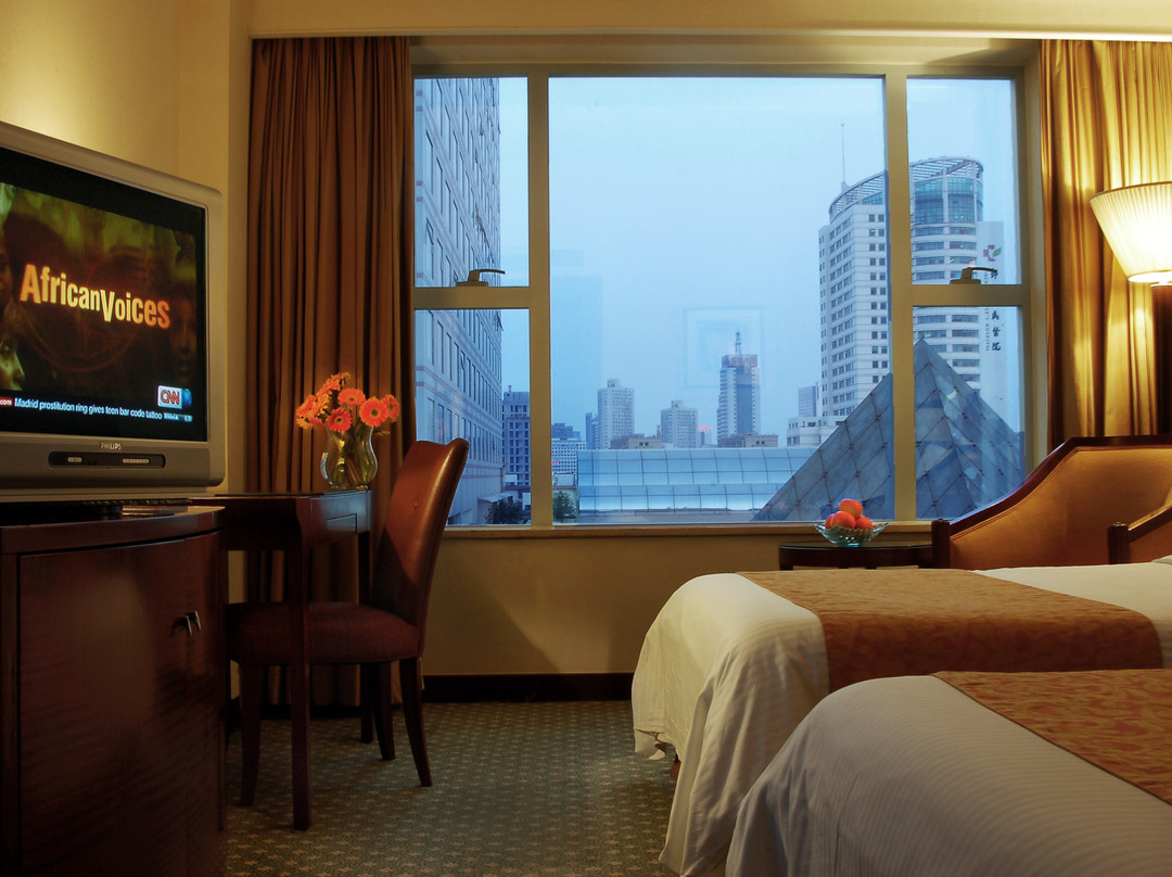 东港波特曼大酒店主图