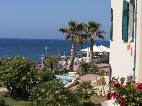 Lingueglietta酒店住宿-Albergo Ristorante Lucciola