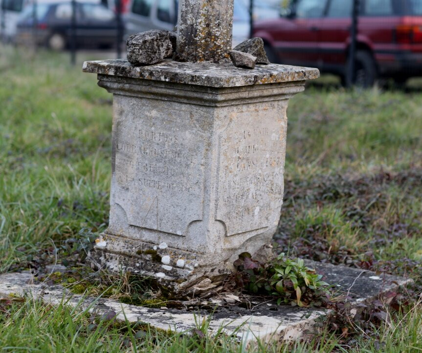 Les vieilles croix de Saint-Boil