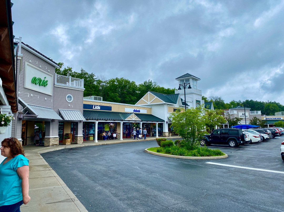 Lake George Plaza Outlet Center-乔治湖必去景点
