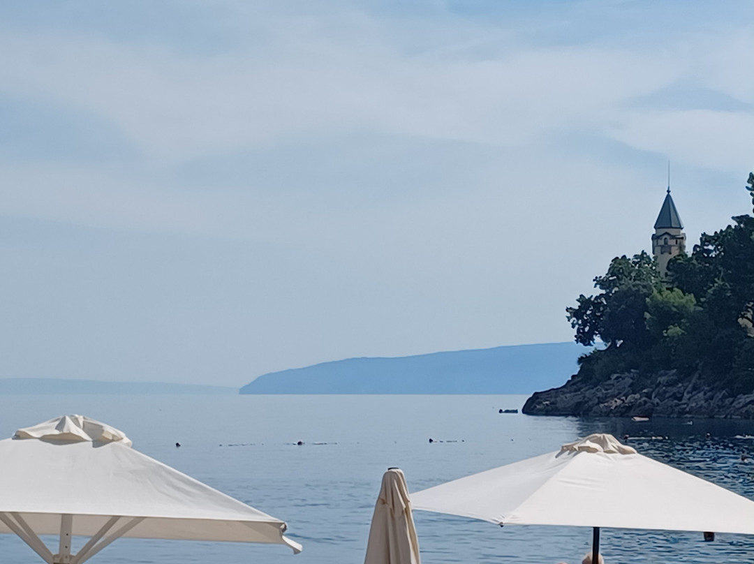 Medevja Beach景点图片