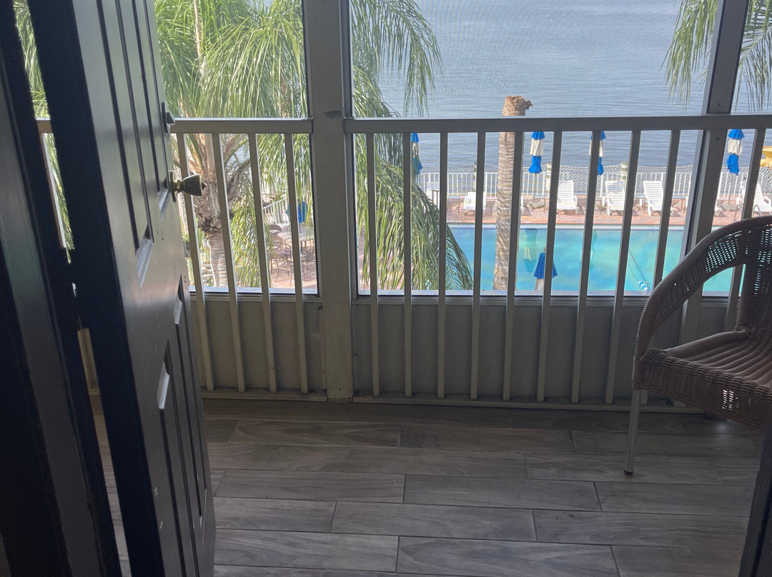 温特黑文罗伊湖海滩酒店主图