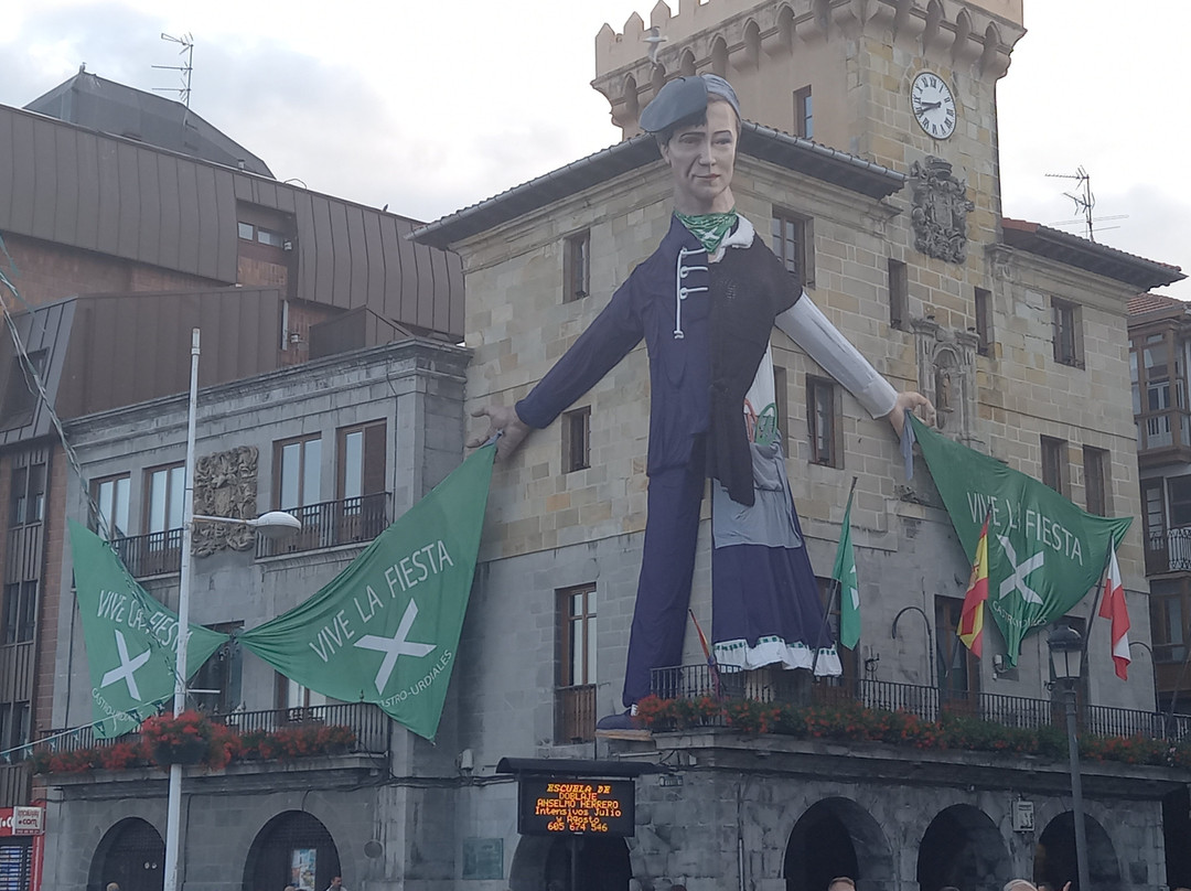 Plaza Del Ayuntamiento-Castro Urdiales必去景点