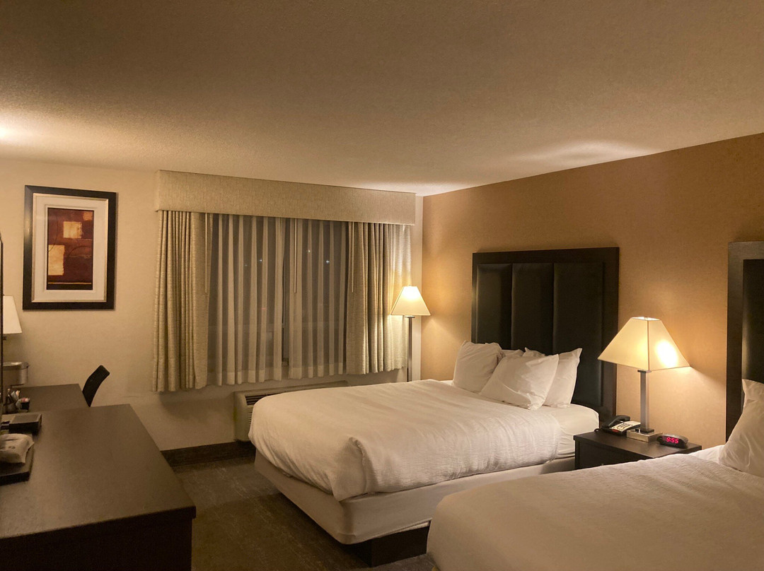 Best Western Plus Burlington Inn & Suites主图