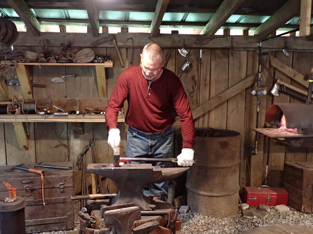 Forging at Quiver Full Farms景点图片