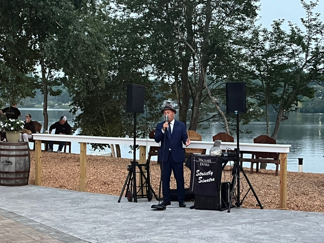 Towne Tavern & Treehouse