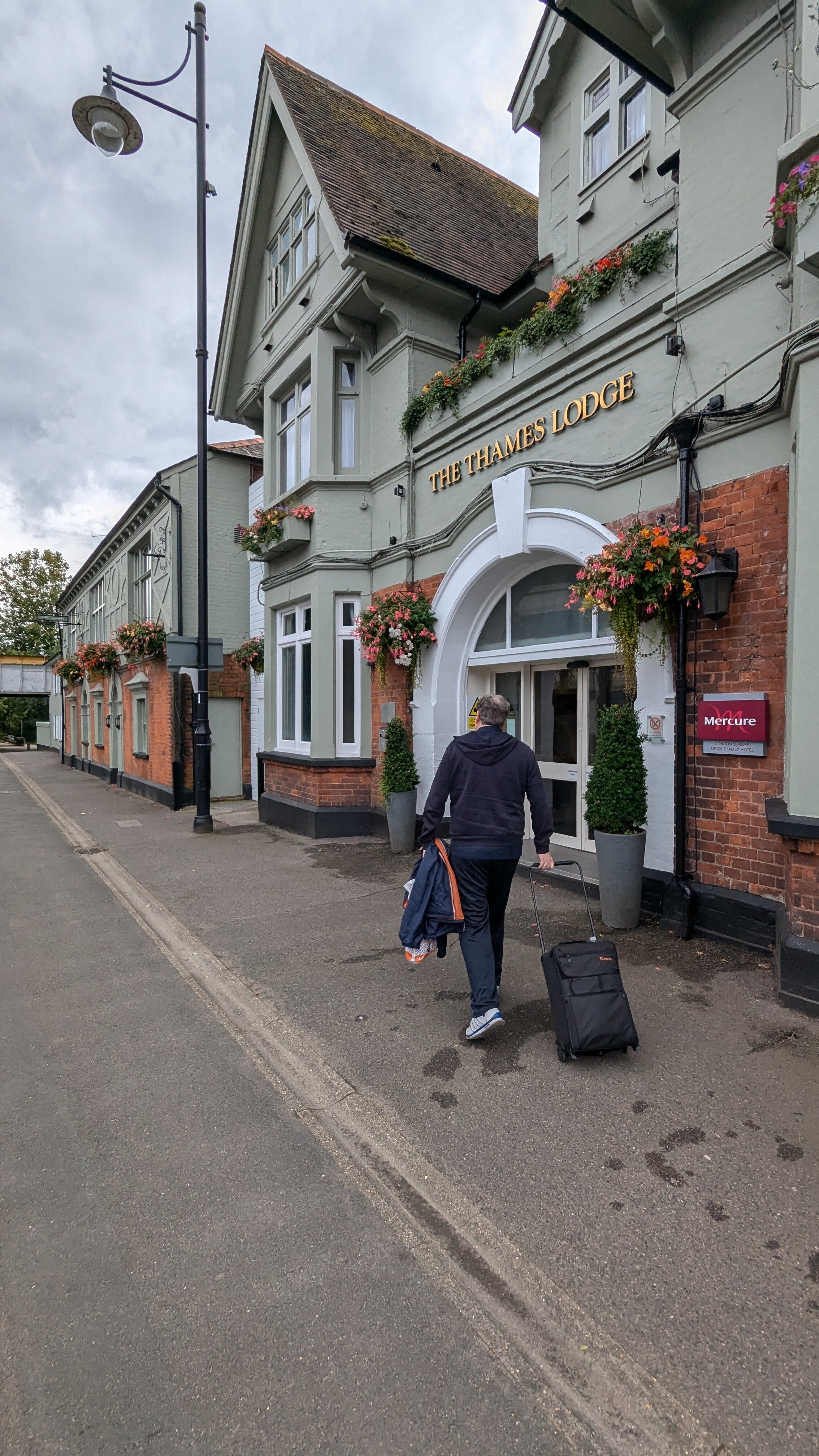 Sunday Hotel Staines-浴室