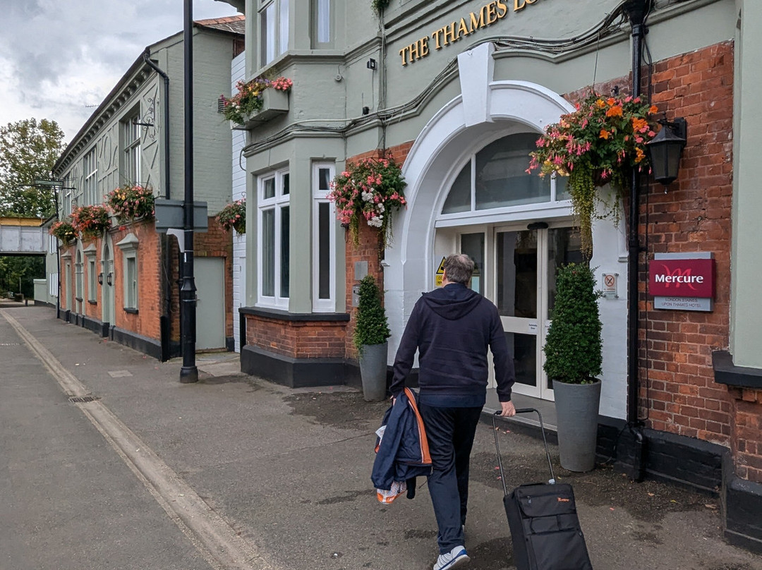 Sunday Hotel Staines主图