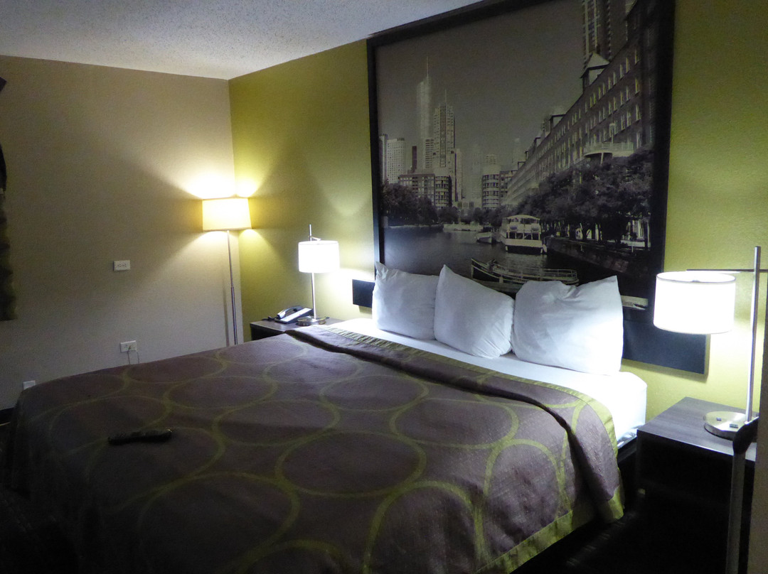 Super 8 by Wyndham Monee主图