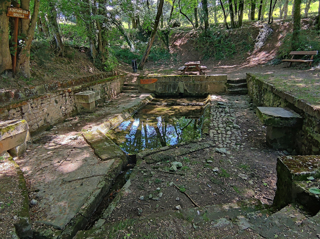 Fontaine Des Gentils景点图片