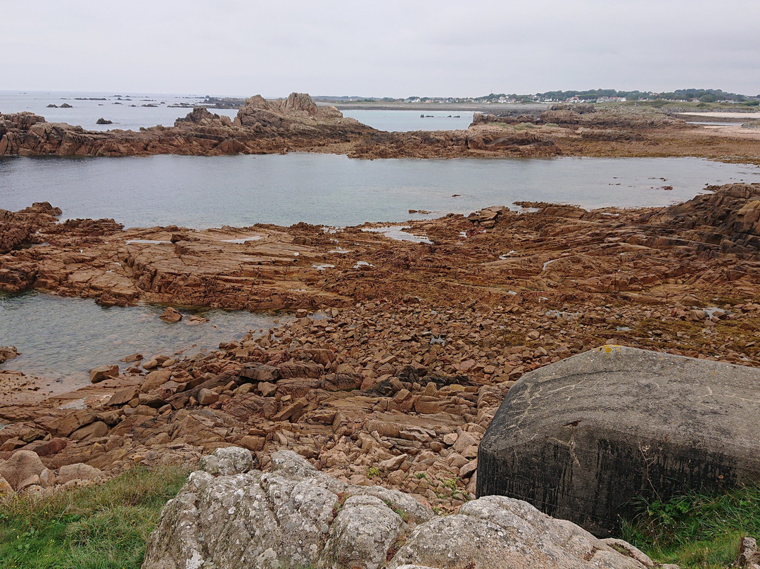 Cobo Bay-Castel必去景点