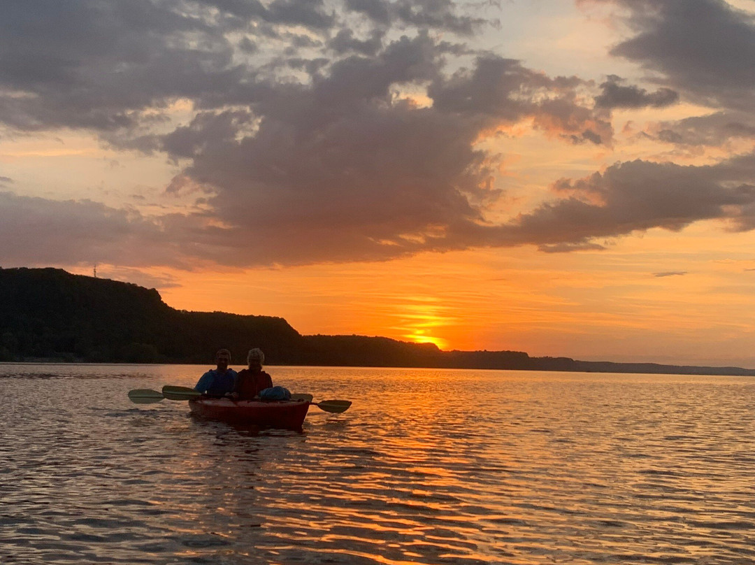 Broken Paddle Guiding Co.-Wabasha必去景点