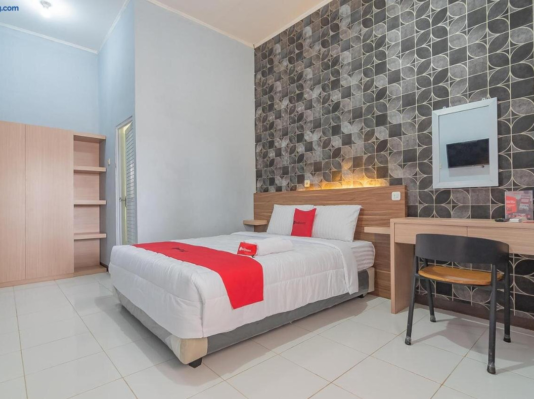 RedDoorz near Alun-Alun Garut主图