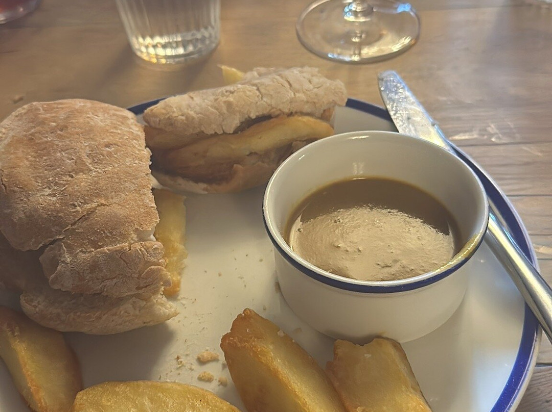 兔子与猎狗酒店主图