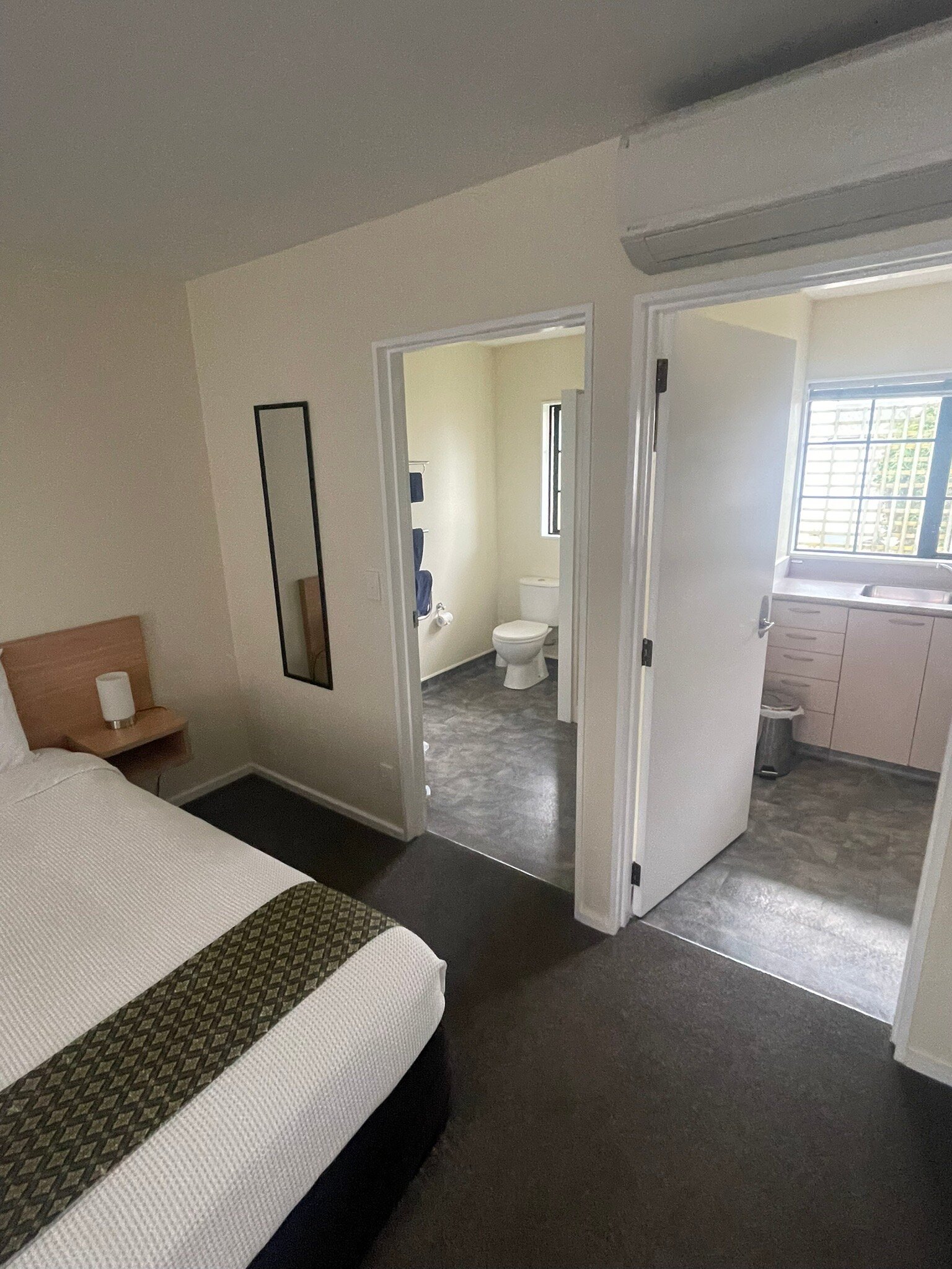 Tudor Lodge Motel-官方