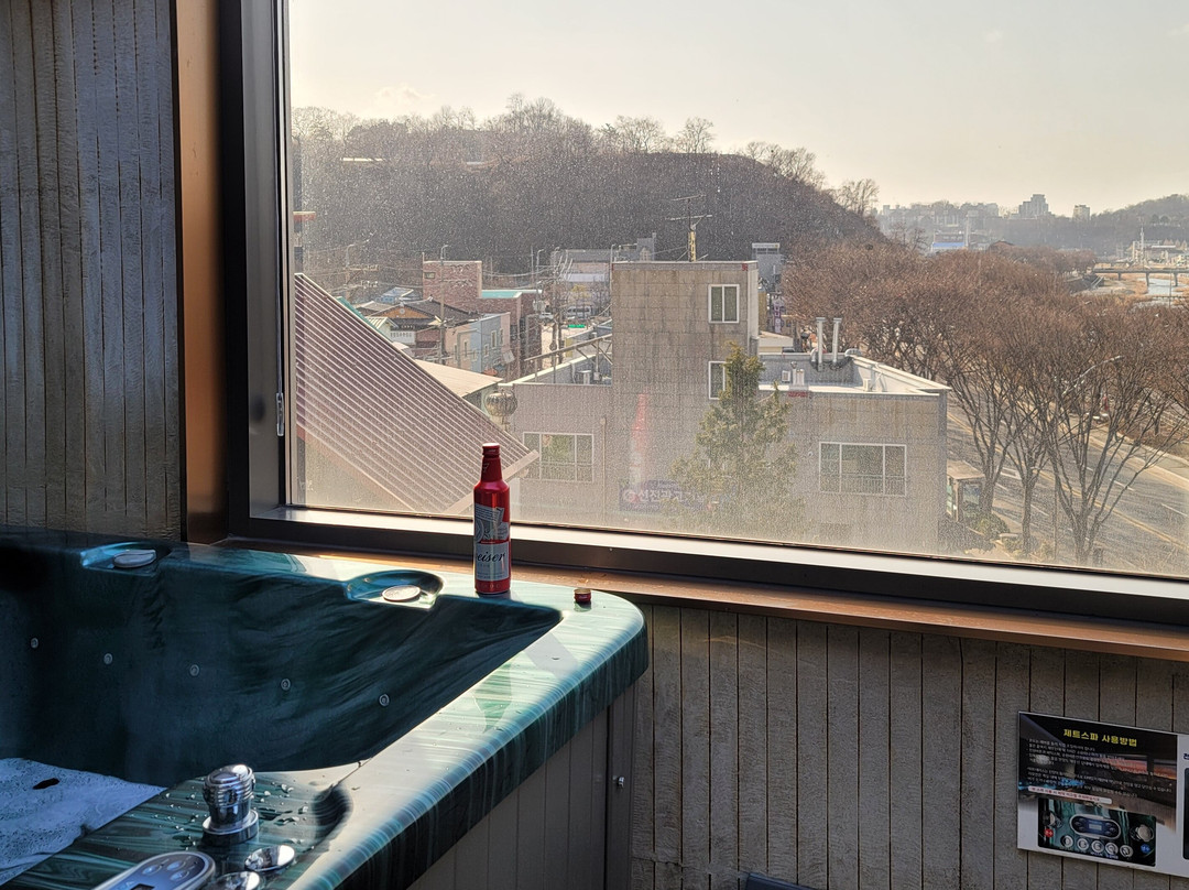 N Bridge Hotel主图