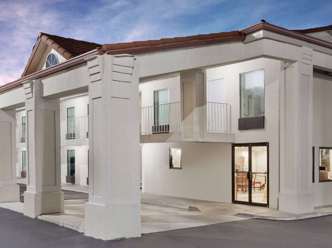 Super 8 by Wyndham Ringgold