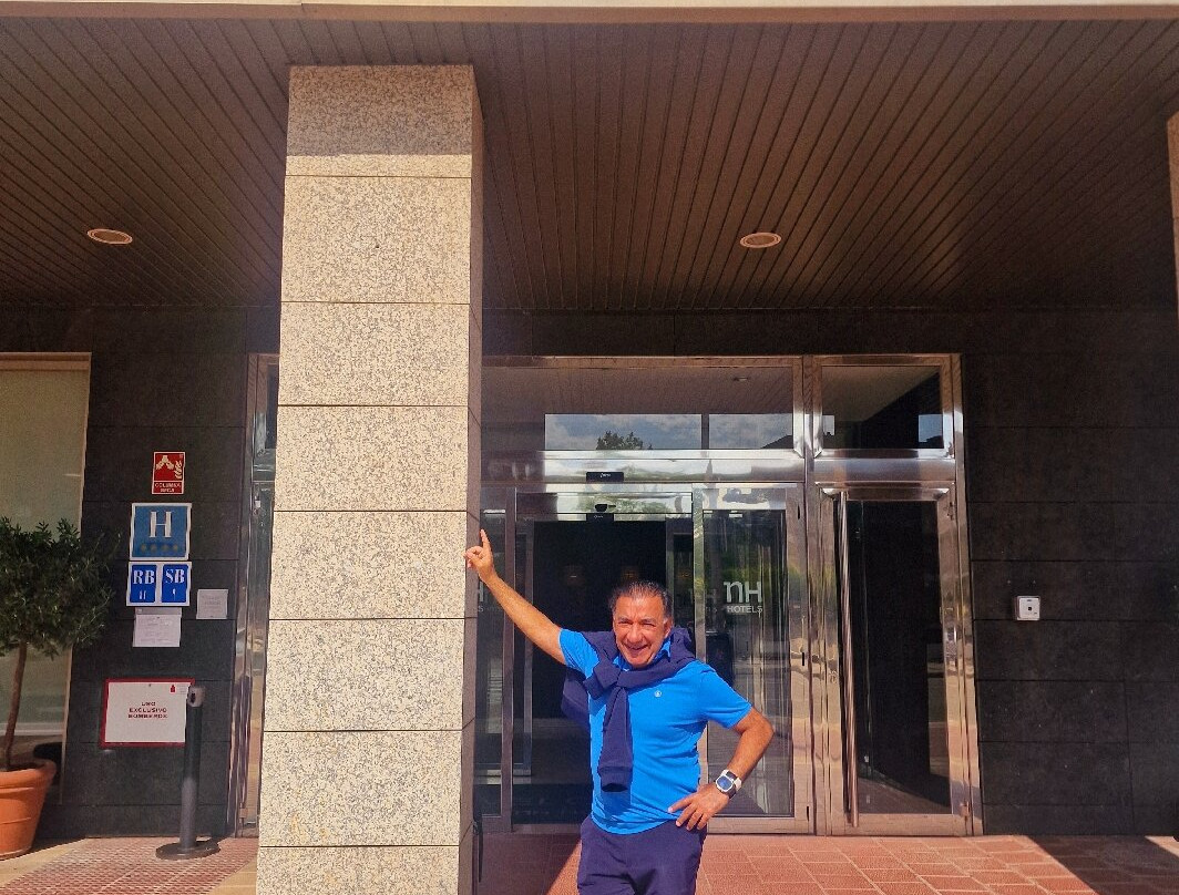 瓦拉多利巴拉格NH酒店主图