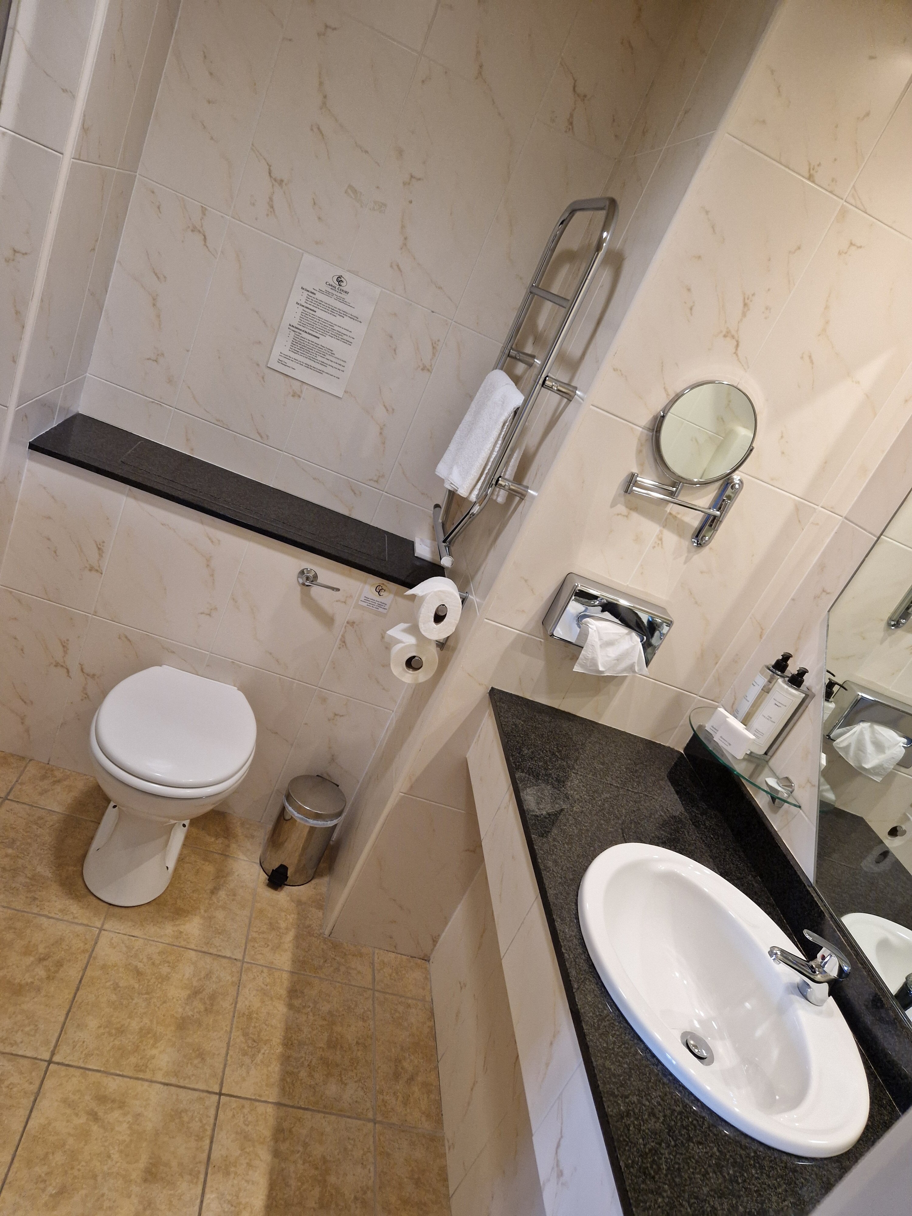 Canal Court Hotel & Spa-浴室