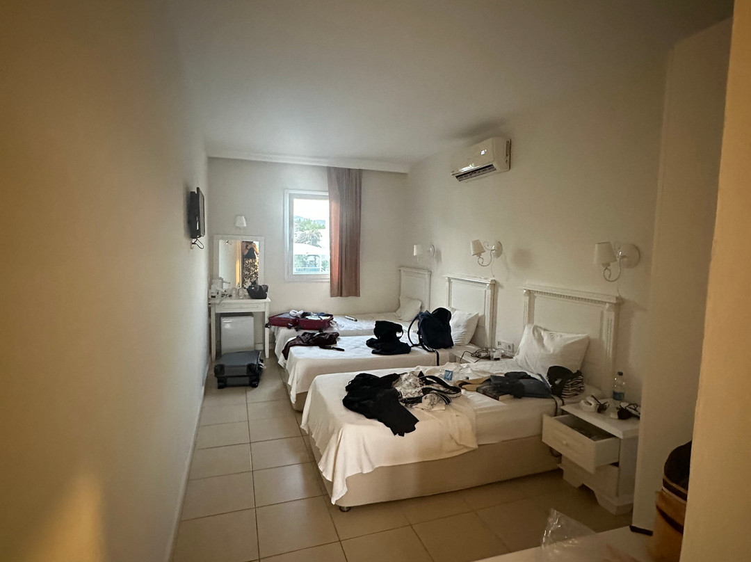 Summer Garden Suites & Beach Hotel主图