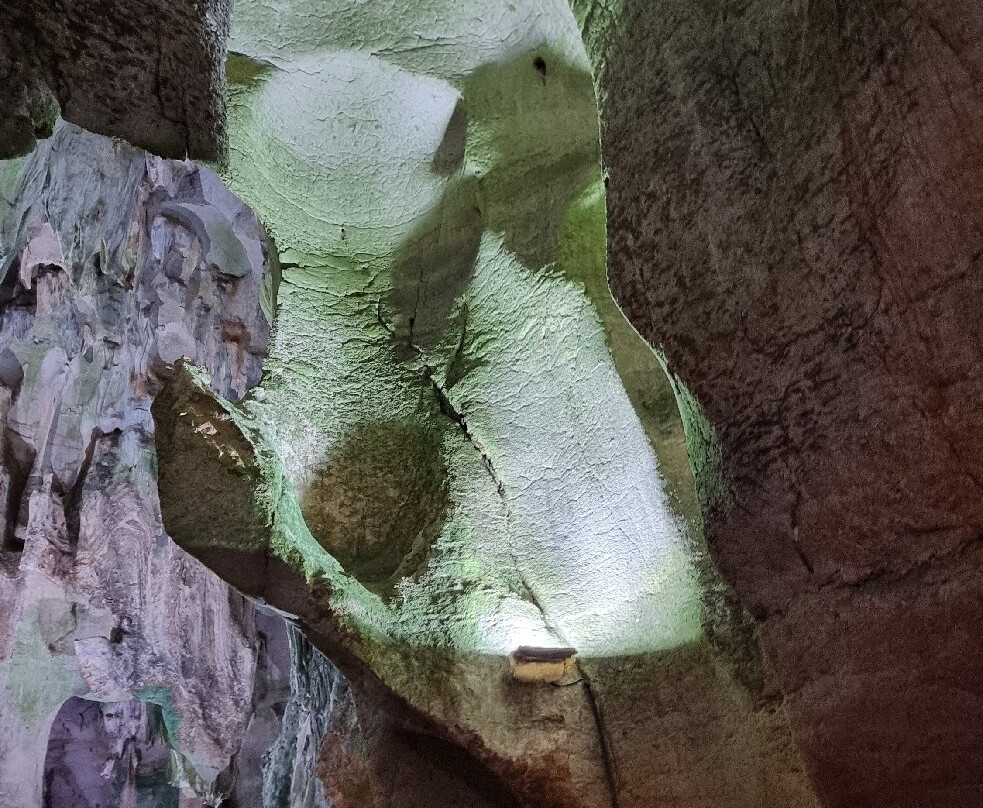 Prehistoric Cave Cueva de las Calaveras-Benidoleig必去景点