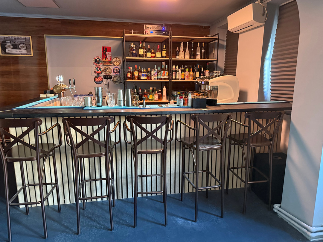 Apt Social Bar