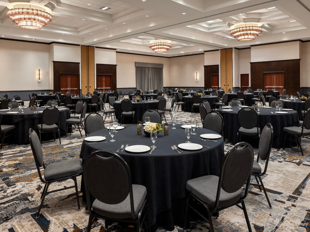 万豪布卢明顿诺马尔酒店&会议中心主图