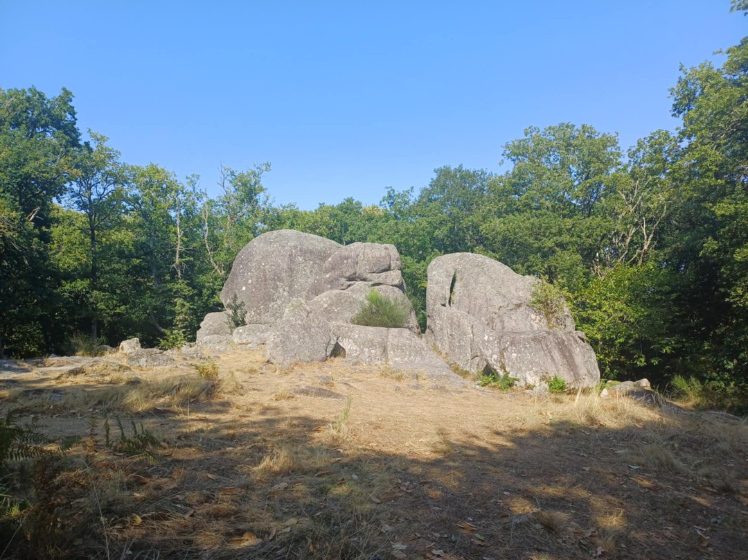 Les Pierres Jaumâtres-Toulx-Sainte-Croix必去景点