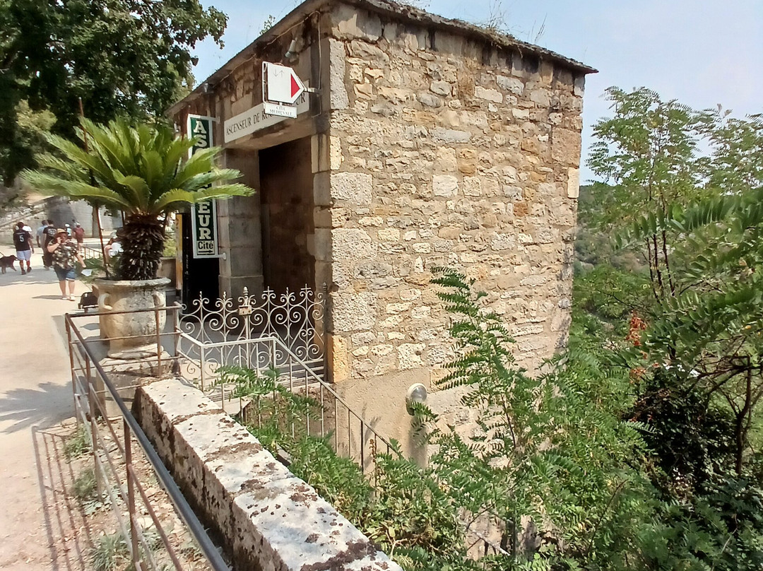 Remparts du Chateau-罗卡马杜尔必去景点