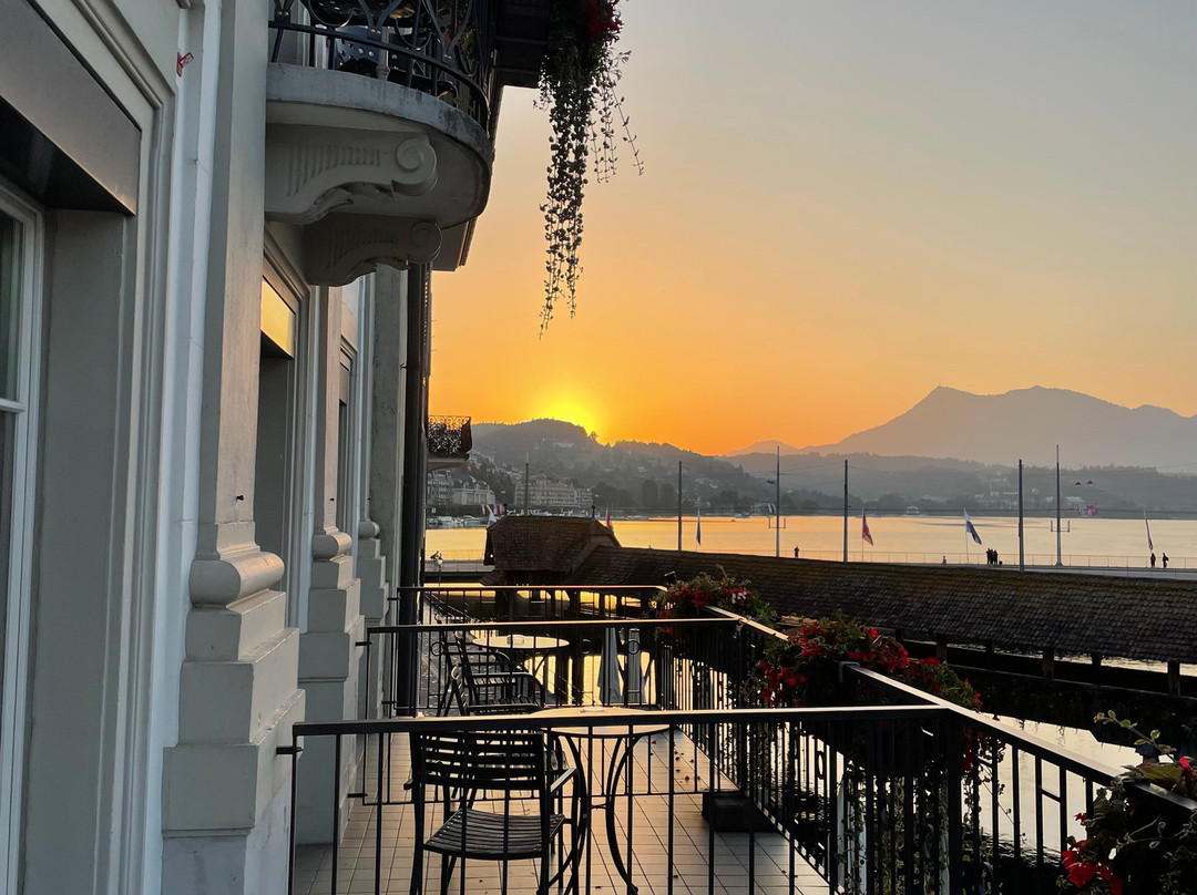 欧派斯酒店主图