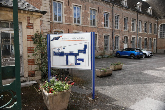 Hôpital Saint-Laurent-Seurre必去景点