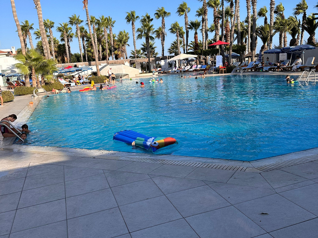 格兰德度假酒店主图