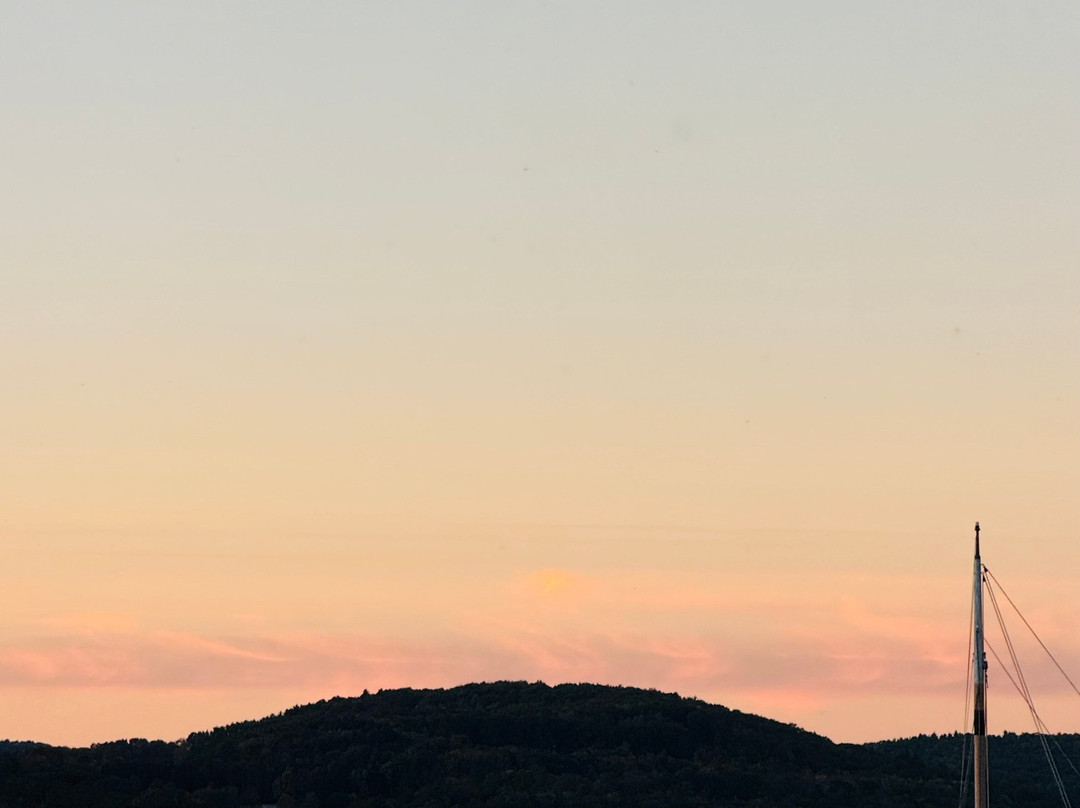 Lake Front Hotel主图