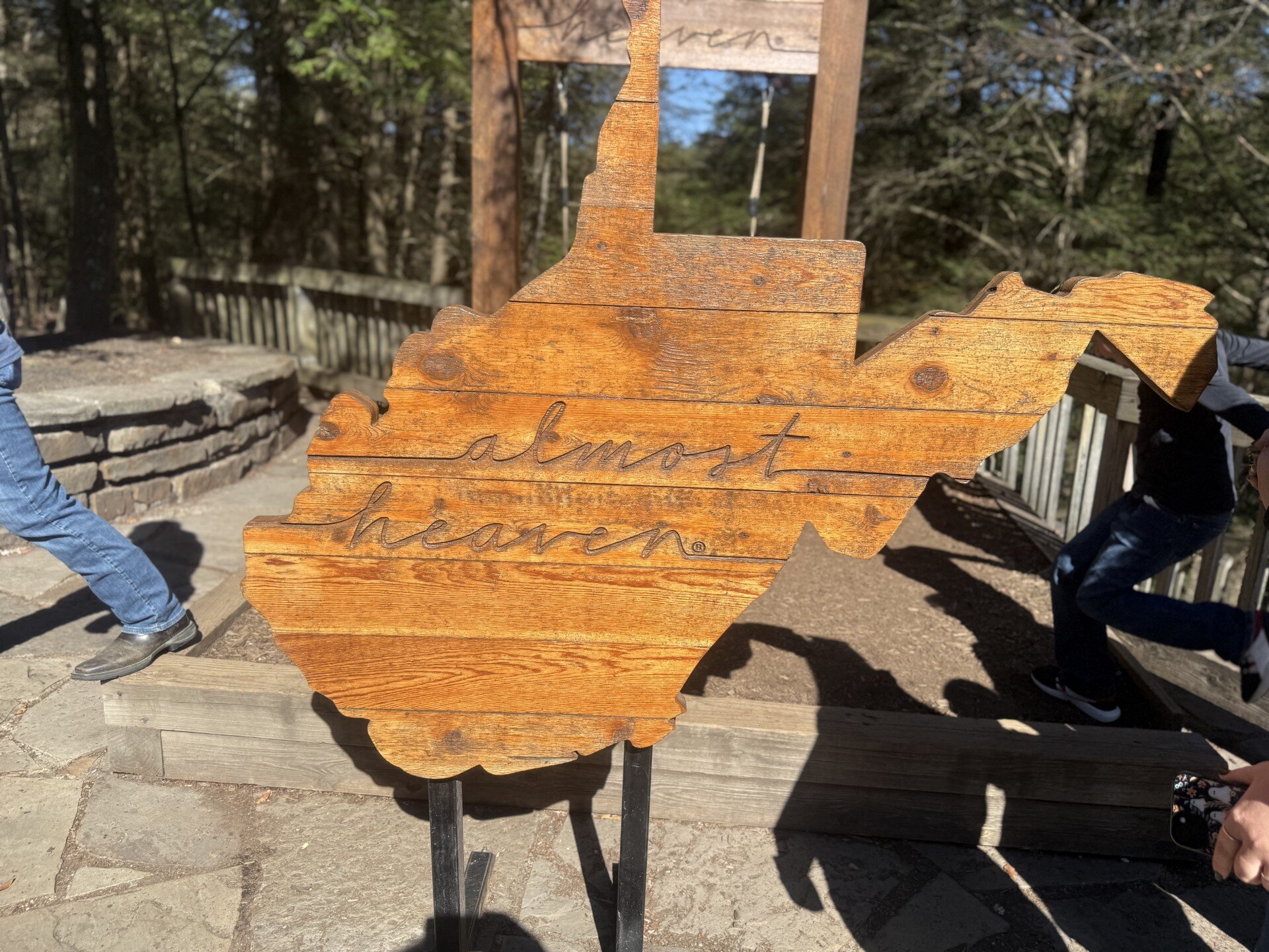 Smoke Hole Caverns & Log Cabin Resort-官方
