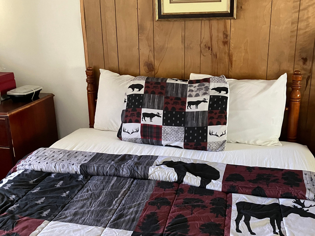 Lloyd's On The River Country Inn By Oyo主图